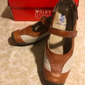 Wolky “Jane” Sienna/White sneakers Size 9